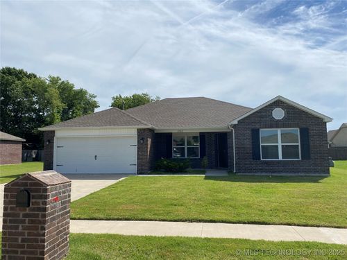 2102 Walnut Hill Ln, Claremore, OK, 74019-3759 | Card Image
