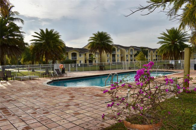 APT-111 - 2600 S University Dr, Condo with 2 bedrooms, 2 bathrooms and null parking in Davie FL | Image 4