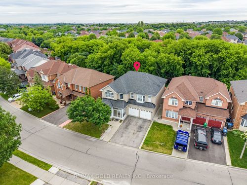 141 Whitwell Dr, House with 8 bedrooms, 6 bathrooms and 4 parking in Brampton ON | Card Image