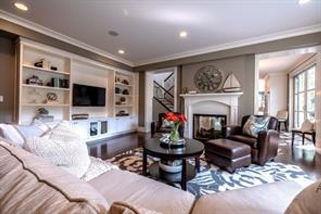 34 Posthill Dr Sw, House detached with 6 bedrooms, 3 bathrooms and 7 parking in Calgary AB | Image 20