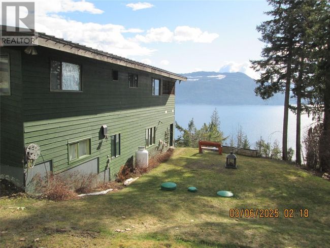5305 Meadow Creek Cres, House other with 4 bedrooms, 3 bathrooms and 5 parking in Celista BC | Image 11