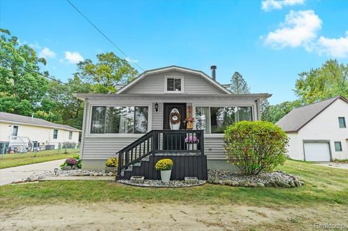 593 Heights Rd, Lake Orion, MI, 48362-2622 | Card Image