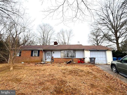 800 Falcon Ln, WEST CHESTER, PA, 19382-5723 | Card Image