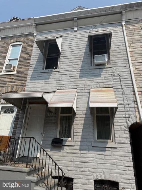 725 Moss St, READING, PA, 19604-2527 | Card Image