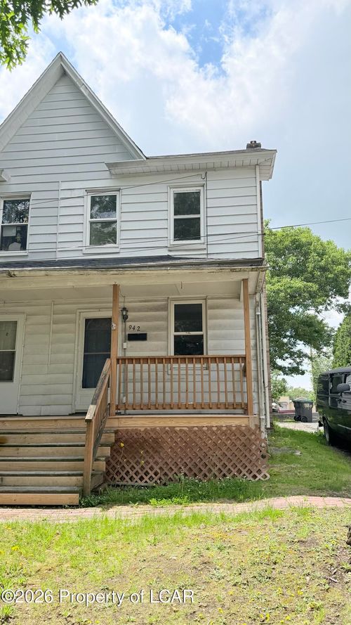 942 Burton St, Freeland, PA, 18224-1339 | Card Image