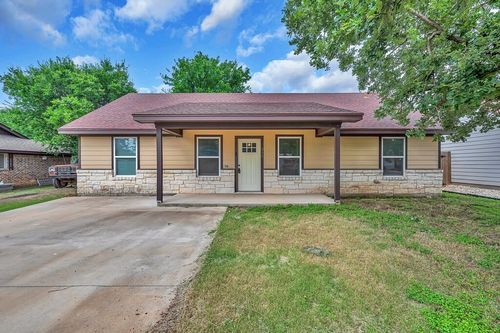 210 N Harrison St, Mcgregor, TX, 76657-1122 | Card Image