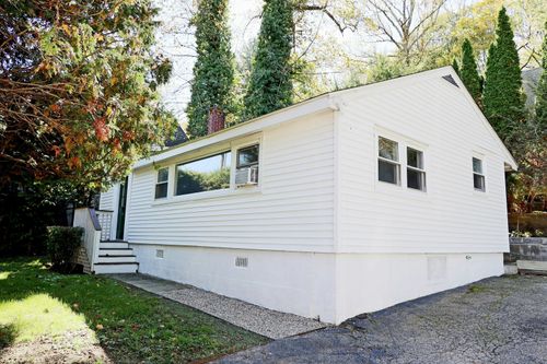 213 Mamanasco Rd, Ridgefield, CT, 06877-1721 | Card Image