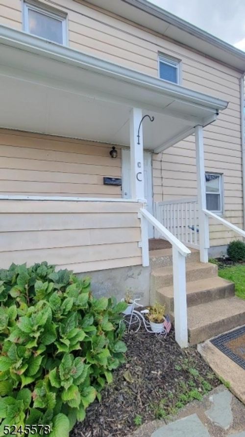 15 1st Ave, Raritan, NJ, 08869-1742 | Card Image