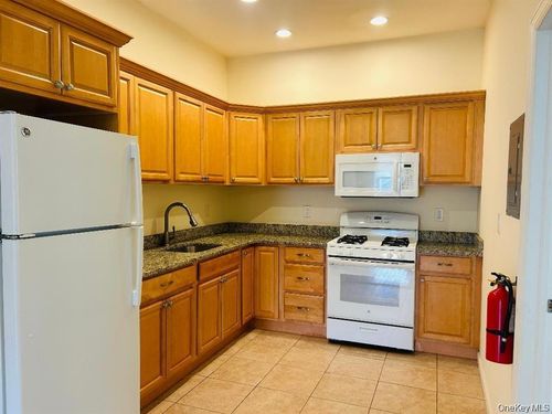 1-16 Schneider Ave, Highland Fls, NY, 10928-1921 | Card Image