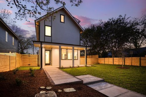 2401 Willow St, Austin, TX, 78702-5627 | Card Image