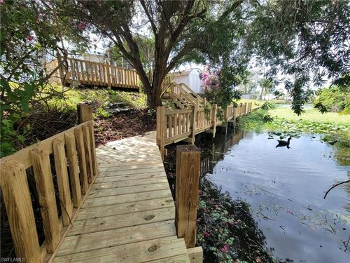 207 Lantern Ln, NORTH FORT MYERS, FL, 33917-6518 | Card Image