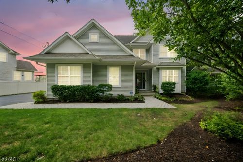 725 Cornelia St, Boonton Twp, NJ, 07005-1617 | Card Image