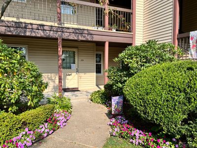 10-E Benjamin Franklin Drive, Townhouse with 2 bedrooms, 2 bathrooms and null parking in Monroe NJ | Image 2