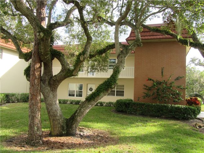 APT-201 - 105 Spring Lake Ct, House attached with 2 bedrooms, 2 bathrooms and null parking in Vero Beach FL | Image 8