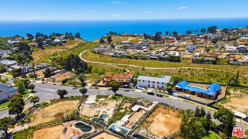 622 Alma Real Drive, Pacific Palisades, CA, 90272 | Card Image