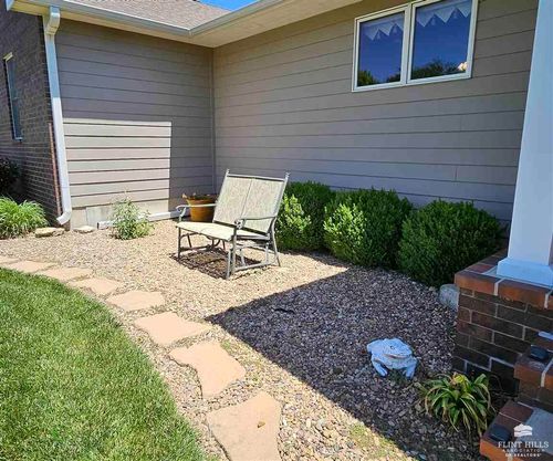 2001 Faith Ave, Abilene, KS, 67410-1588 | Card Image