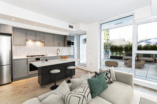 208-2435 Kingsway, Vancouver, BC, V5R0K5 | Card Image