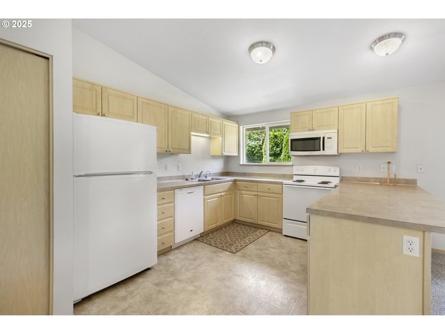 5580 Franklin Blvd, House other with 3 bedrooms, 2 bathrooms and 2 parking in Eugene OR | Image 14