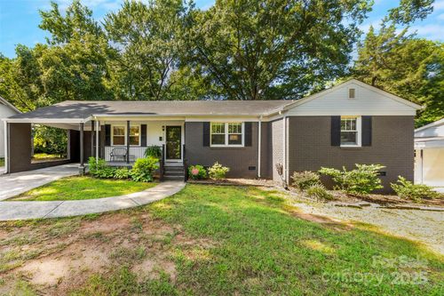 1126 E Woodlawn Rd, Charlotte, NC, 28209-3051 | Card Image