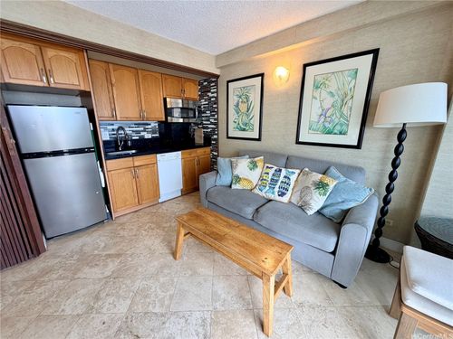 1806-2440 Kuhio Ave, Honolulu, HI, 96815-3352 | Card Image