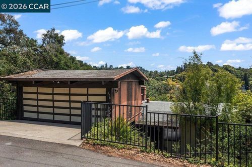 126 La Espiral, Orinda, CA, 94563-1811 | Card Image