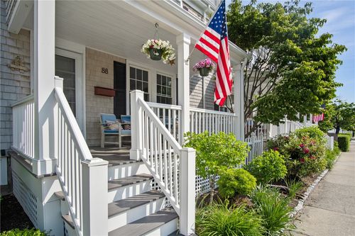 88 Kay St, Newport, RI, 02840-2837 | Card Image