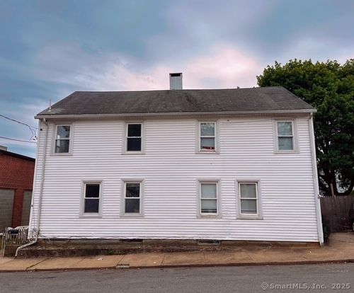 8 3rd St, Norwich, CT, 06360-3932 | Card Image