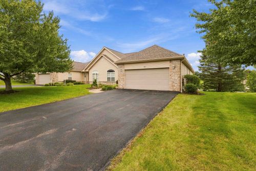 6085 Triple Crown Cir, Greensburg, PA, 15601-9292 | Card Image