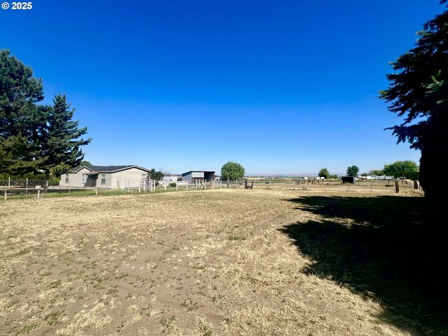 32415 E Loop Rd, House other with 3 bedrooms, 2 bathrooms and null parking in Hermiston OR | Image 7