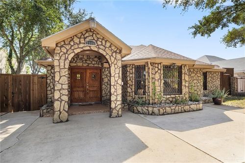 2306 Flores Dr, Mission, TX, 78574-7315 | Card Image