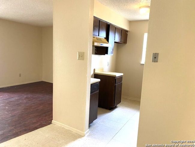 APT-4 - 657 W 4 Th St, Condo with 2 bedrooms, 1 bathrooms and null parking in Yorktown TX | Image 6