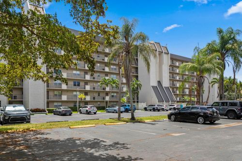 704-3150 W Rolling Hills Cir, Davie, FL, 33328-1950 | Card Image