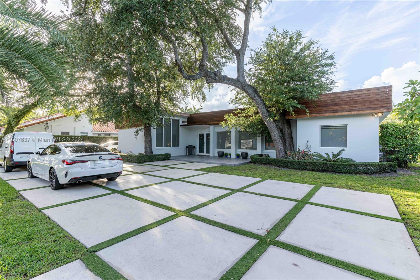 Sunset Dr, South Miami, FL 33143
