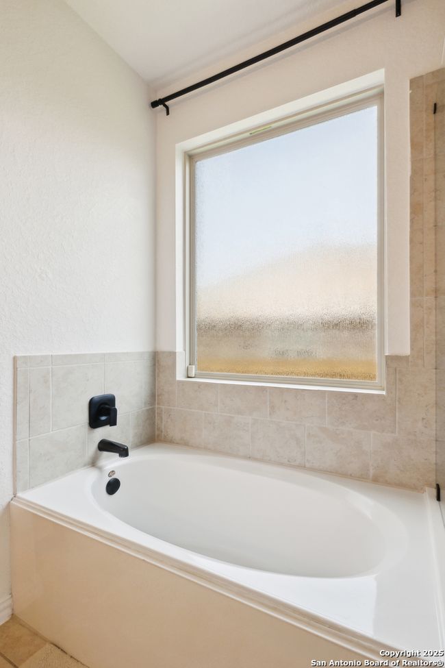 32003 Cast Iron Cv, House other with 4 bedrooms, 4 bathrooms and null parking in Bulverde TX | Image 42