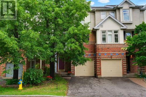81 Robinson Ave, Ottawa, ON, K1N8N8 | Card Image