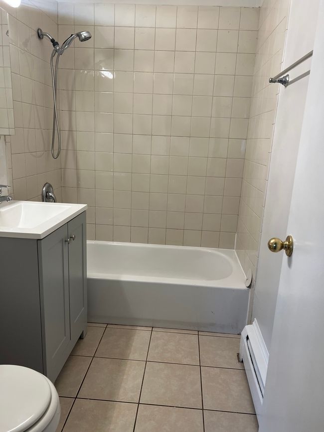 APT-2 - 593 Park Plz, Condo with 2 bedrooms, 1 bathrooms and 1 parking in GLEN ELLYN IL | Image 5