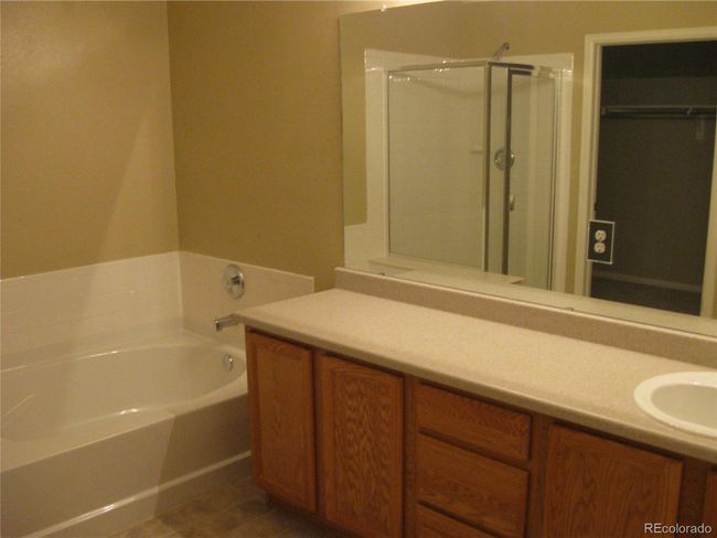 8338 Stonybridge Cir, Townhouse with 2 bedrooms, 3 bathrooms and 2 parking in Highlands Ranch CO | Image 14