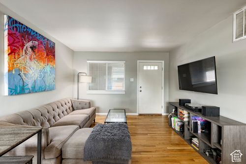 223-650 N 300 W, Salt Lake City, UT, 84103-1367 | Card Image