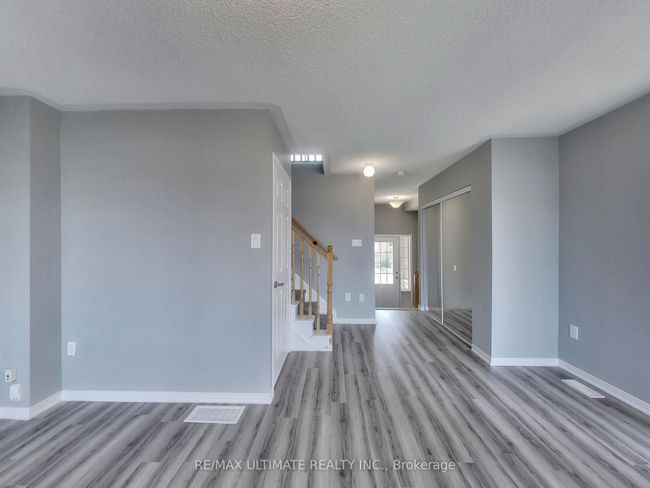 487 Rossland Rd E, House attached with 3 bedrooms, 3 bathrooms and 1 parking in Ajax ON | Image 6
