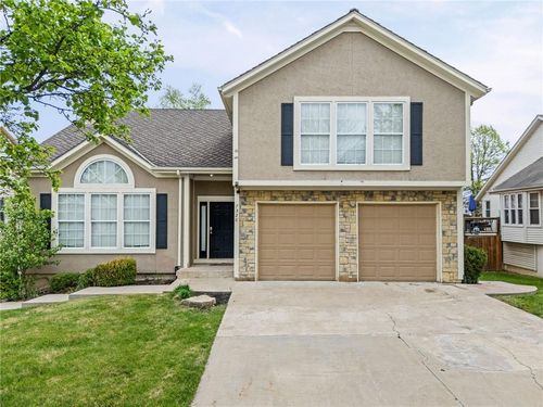 7320 85th Ter, Kansas City, MO, 64153-3704 | Card Image