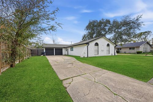 11935 Langdon Ln, Houston, TX, 77072-4711 | Card Image