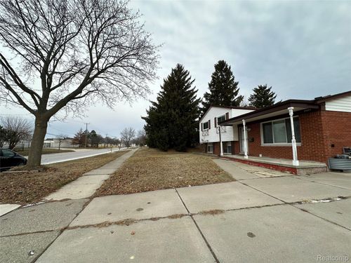 24684 Warner Ave, Warren, MI, 48091-1652 | Card Image