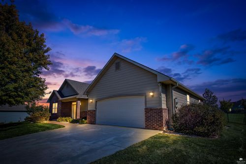 3505 Vanesta Dr, Manhattan, KS, 66503-0329 | Card Image