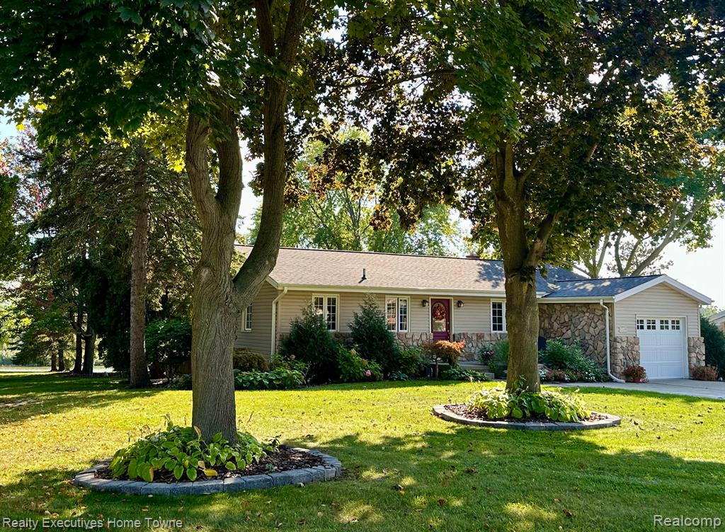 Woodstock Dr, Port Huron, MI 48060