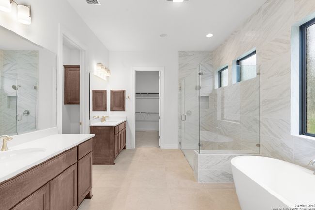 8166 Blue Oak, House other with 4 bedrooms, 5 bathrooms and null parking in Garden Ridge TX | Image 51