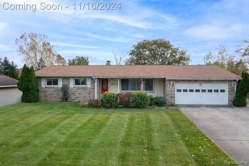 297 Davis Lake Drive, Oxford Twp, MI, 48371 | Card Image