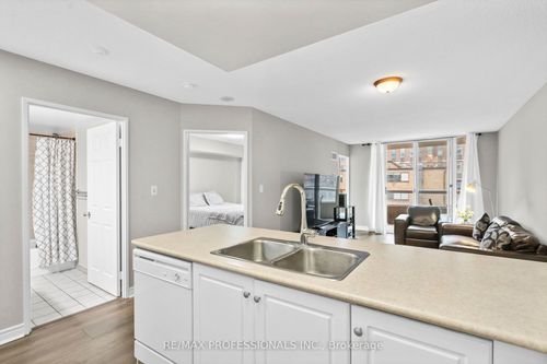 608-43 Eglinton Ave E, Toronto, ON, M4P1A2 | Card Image