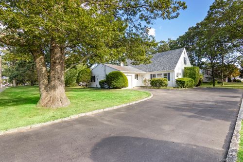310 Babylon St, Islip Terrace, NY, 11752-1111 | Card Image