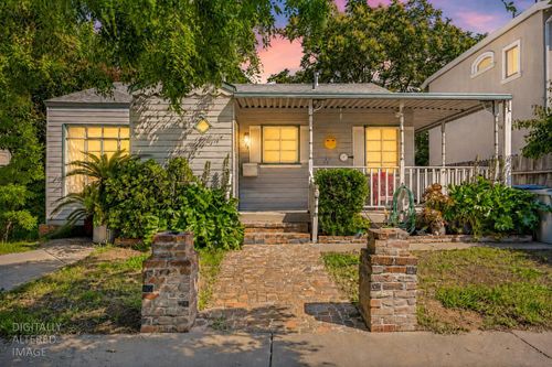 2747 2nd Ave, Sacramento, CA, 95818-2701 | Card Image