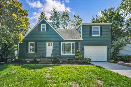 30082 Dorothy Dr, Wickliffe, OH, 44092-1607 | Card Image